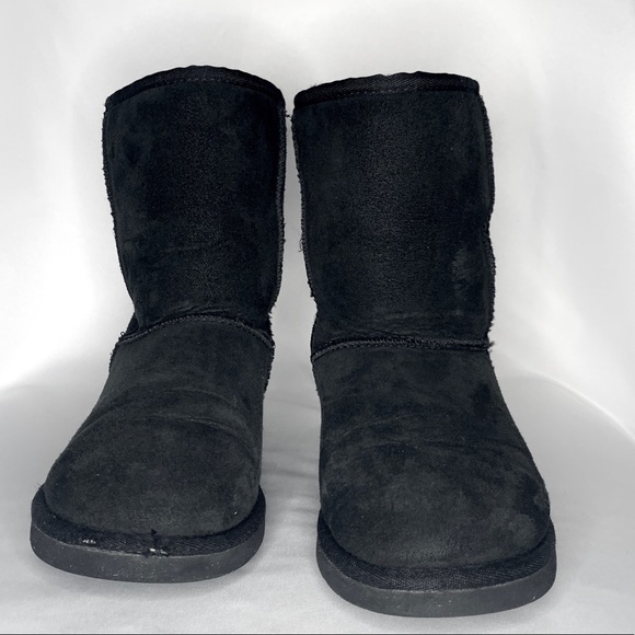 UGG Australia Classic Short Black Boot - Picture 4 of 9
